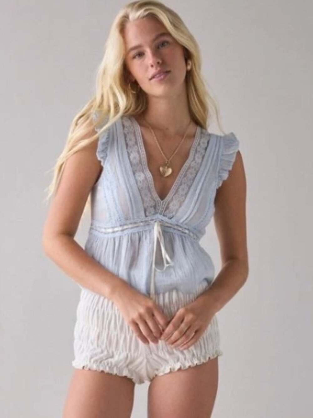 Kimchi Blue Ava Flutter Sleeve Tie-Front Babydoll Top V Neck Lace S